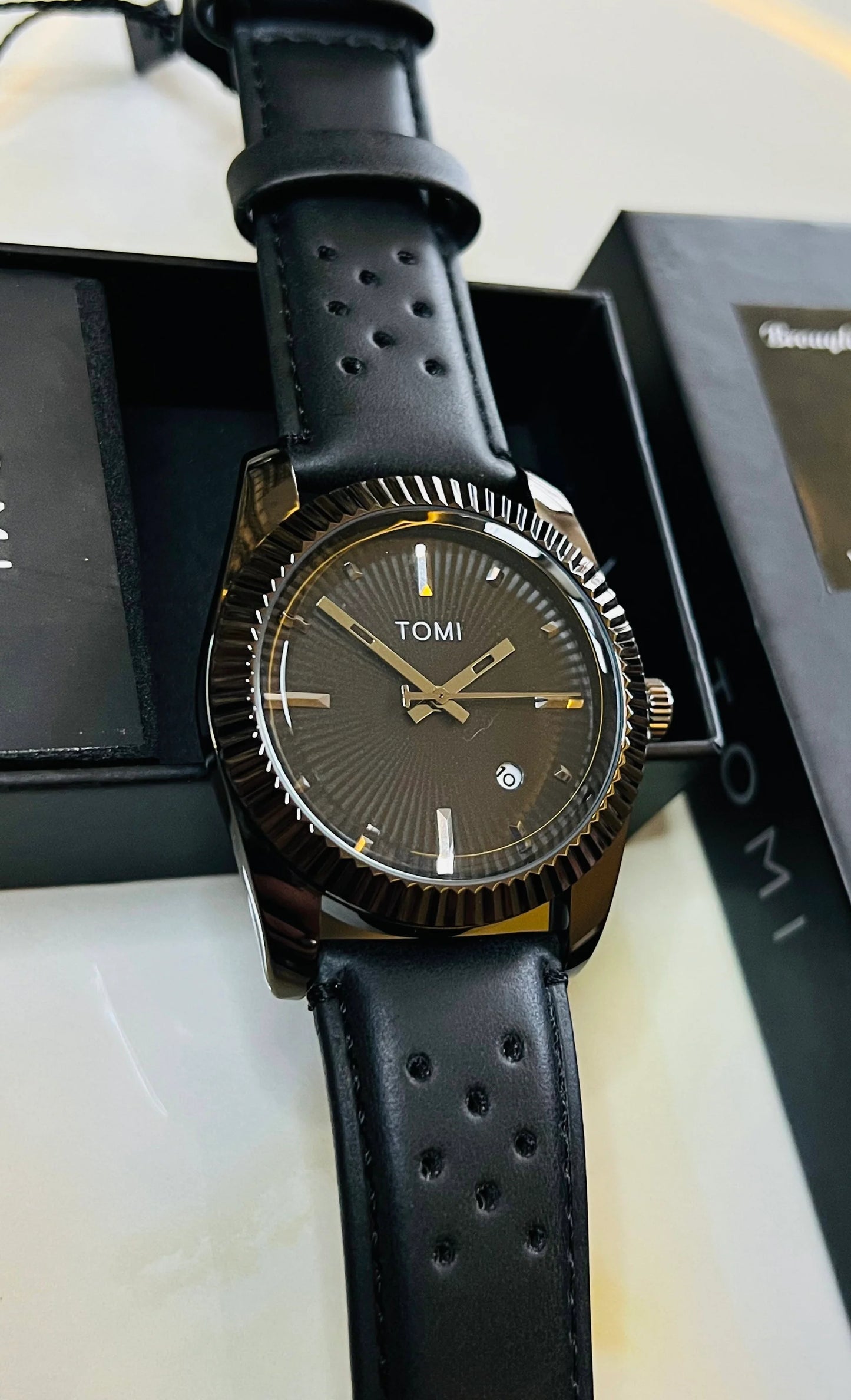 TOMI Shadow Luxe – Black Edition